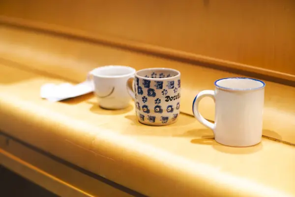 Bir fincan kahvenin yakın çekimi.