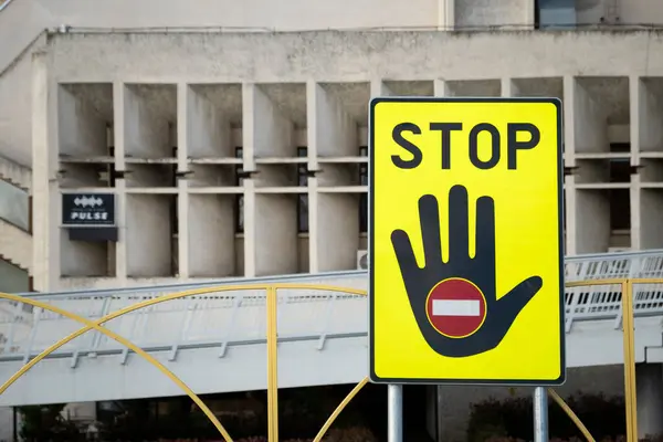 Sokakta trafik ışığı