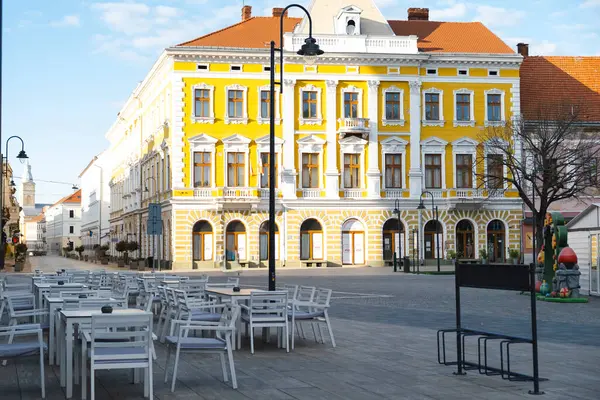 Eski kasabada bir sokak.