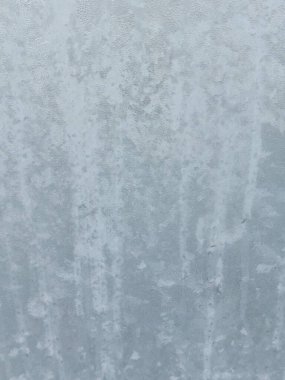 Pencerede buhar var. Sis kaplı pencere camlarını kapatın. Metin yazmak için arkaplan.