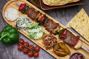 Türk yemeği, geleneksel ramazan kebabı.