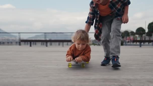 Schoolboy His Little Brother Riding Skateboard Having Fun — Wideo stockowe