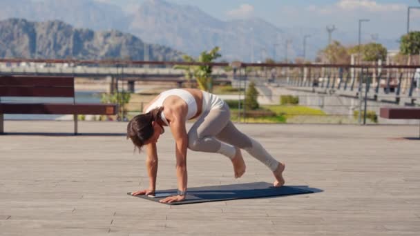Caucasian Beautiful Woman Doing Yoga Park H3Althy — Vídeos de Stock