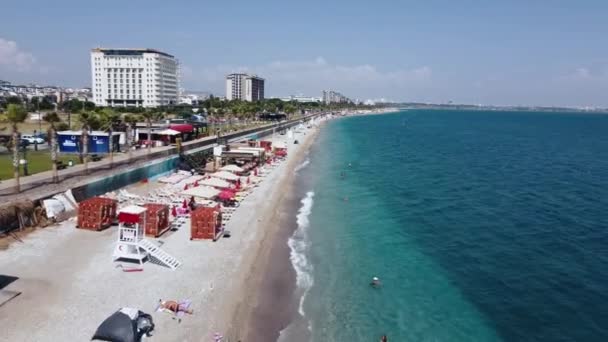 Konyaalti Beach Antalya Turkey Sea Embankment Aerial Vertical Top View — Stock Video