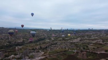 Türkiye 'de Sıcak Hava Balonu Gezisinin Hava Görüntüleri