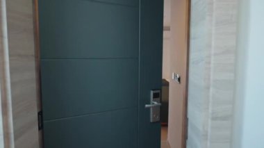 Standart otel odasının iç kapısı. Yüksek kalite 4k görüntü