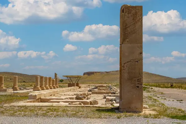 Özel saray-pasargadae-shiraz-iran