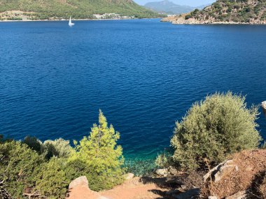Deniz adalar Körfezi ve dağ manzaralı görünüm