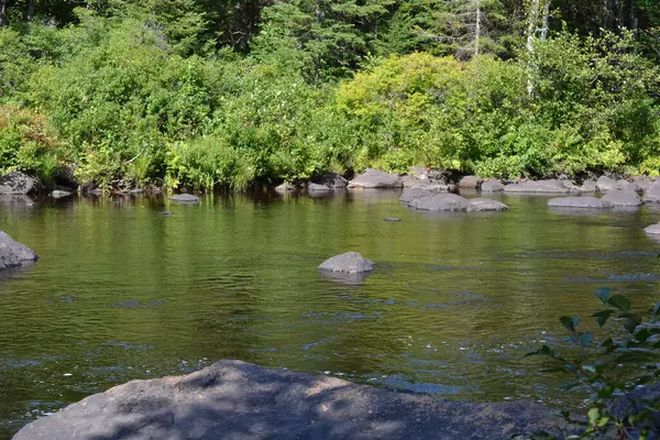 Doncaster nehri Sainte-Adele, Quebec, Kanada
