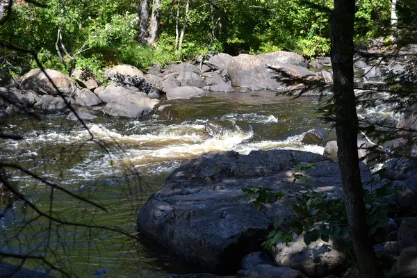 Doncaster nehri Sainte-Adele, Quebec, Kanada