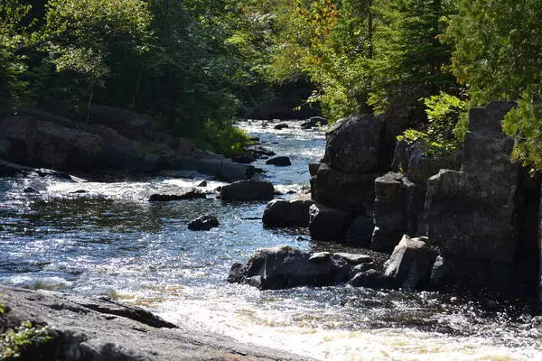 Doncaster nehri Sainte-Adele, Quebec, Kanada