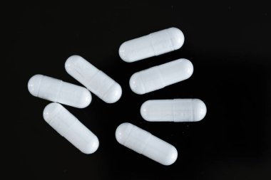 Magnezyum takviyesinin çeşitli kapsülleri.