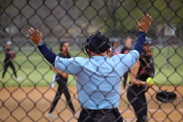 Softball maçında hakem çağırma süresi