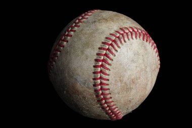 Siyah arka planda eski bir beysbol fotoğrafı.