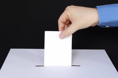 Beyazların siyah arka plan oylamasına yakın çekim