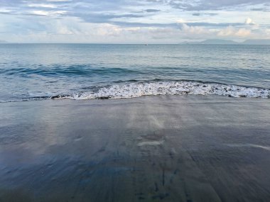 Syiah Kuala Sahili, Endonezya 'nın Banda Aceh şehrinde çok popüler bir su turistik merkezidir. Banda Aceh şehrinden sadece 3 kilometre uzaklıktayız..
