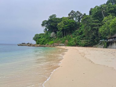 Sumur Tiga Sahili, Sabang City, Aceh, Endonezya 'nın en gözde turistik yerlerinden biri.