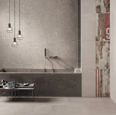 Banyonun içinde beyaz küvet ve banyo aksesuarlarıyla lavabo, yan görüş. Modern mobilyaları ve kırsal manzaralı minimalist bir oda. 3B Hazırlama