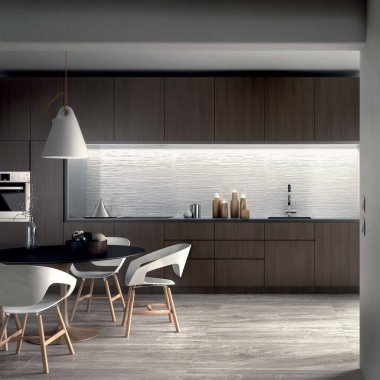 Yemek masası, halı ve panoramik pencereli modern minimalist ahşap mutfak, beyaz ve gri mimari iç tasarım, beyaz mermer duvar, gri mermer zemin. Üç boyutlu illüstrasyon. 3B Hazırlama