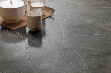 Beyaz ve altın damarlı güzel gri mermer fayanslar. Soyut arkaplan. Yüksek Çözünürlük. 3B Hazırlama