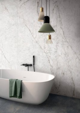 Lüks banyo içi beyaz mermer duvarlar, yerde gri mermer, beyaz küvet, asılı lambalar. 3B Hazırlama