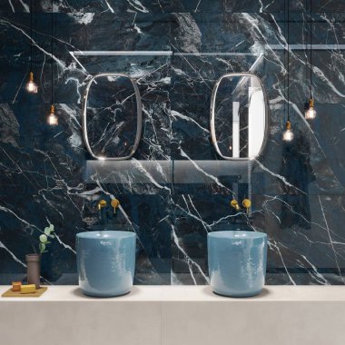 Parlak mermer, ahşap mobilyalar, ayna ve ek dekoratif eşyalar içeren lüks bir banyo köşesi. 3B Hazırlama