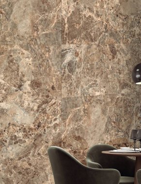 Açık bej ve kahverengi mermer taş kürsü kozmetik ve soyut bej arka planda ürün sergisi için. Yemek masası ve sandalyeler bir yana. 3 Boyutlu Çizimler. Modelleme. 3B Hazırlama