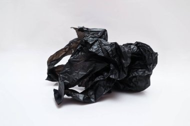 Siyah plastik torba. Buruşmuş plastik.