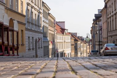 Varşova 'nın eski sokaklarının mimarisi. Şehir manzarası.