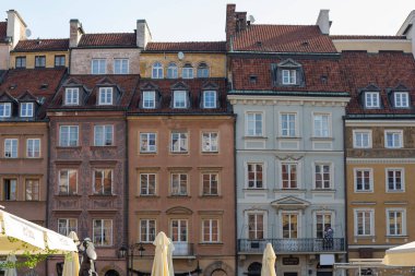 Varşova 'nın eski sokaklarının mimarisi. Şehir manzarası.