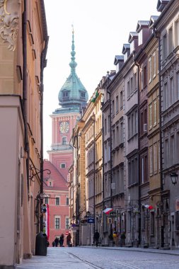 Varşova 'nın eski sokaklarının mimarisi. Şehir manzarası.