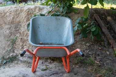 İnşaat ve onarım için el arabası..