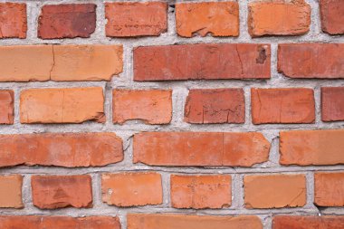 Kırmızı tuğla duvar dokusu arka plan. Çizik ve çatlaklarla dolu tuğla duvar. Eski tuğla duvarın arka planı.