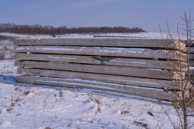İnşaat için büyük beton döşemeler. İnşaat malzemeleri.