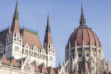 Gotik tarzda Macar Parlamentosu binasının mimari unsurları. Budapeşte 'nin mimarisi.