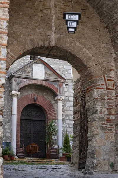 Ortaçağ Ohri kasabasında antik taş kemer