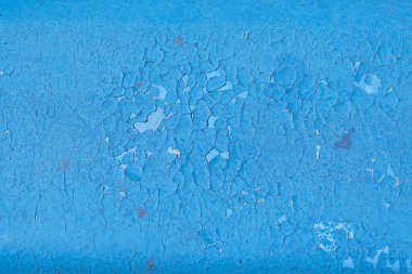 Metal yüzeyde mavi boya çatlamış. Eski grunge mavi duvar arkaplanı.