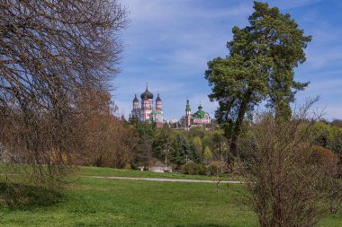Baharda Feofaniya Park ve Panteleimon Kilisesi Manzarası