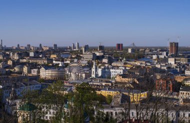 Podil 'in panoramik görüntüsü ve Kyiv' in sol kıyısı