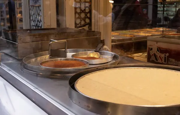 İstanbul 'da geleneksel sokak yemekleri.