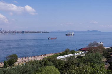 İstanbul Boğazı 'nın panoramik manzarası ve İstanbul' un Asya tarafı