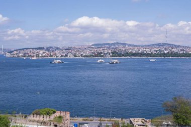 İstanbul Boğazı 'nın panoramik manzarası ve İstanbul' un Asya tarafı