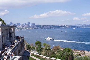İstanbul Boğazı 'nın panoramik manzarası ve İstanbul' un Asya tarafı
