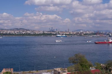 İstanbul Boğazı 'nın panoramik manzarası ve İstanbul' un Asya tarafı