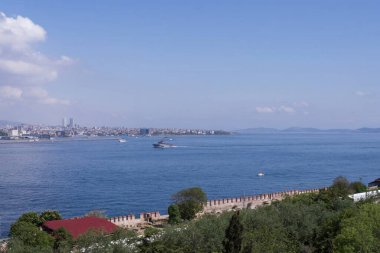 İstanbul Boğazı 'nın panoramik manzarası ve İstanbul' un Asya tarafı