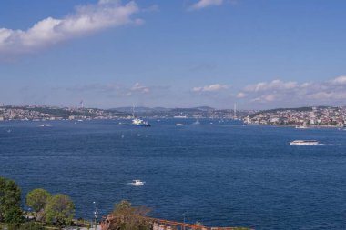 İstanbul Boğazı 'nın panoramik manzarası ve İstanbul' un Asya tarafı