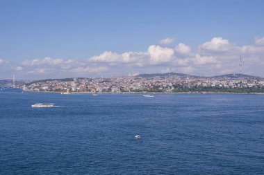 İstanbul Boğazı 'nın panoramik manzarası ve İstanbul' un Asya tarafı
