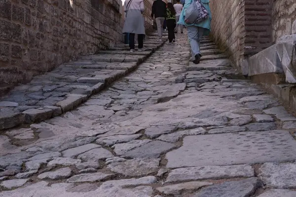 Eski Şehrin Tarihi Taş Yolu İnsanların Tırmandığı