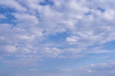 Serene Blue Sky with Scattered White Bulds Tranquil Weather Scene