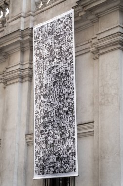 La Moneda Sarayı 'ndaki Şili diktatörlüğünün kurbanlarına haraç. Şili başkanlık sarayı